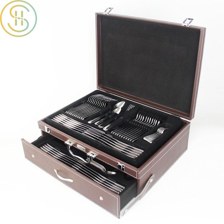 101PCS  S/S CUTLERY SET W/ LEATHER CASE--CT 579